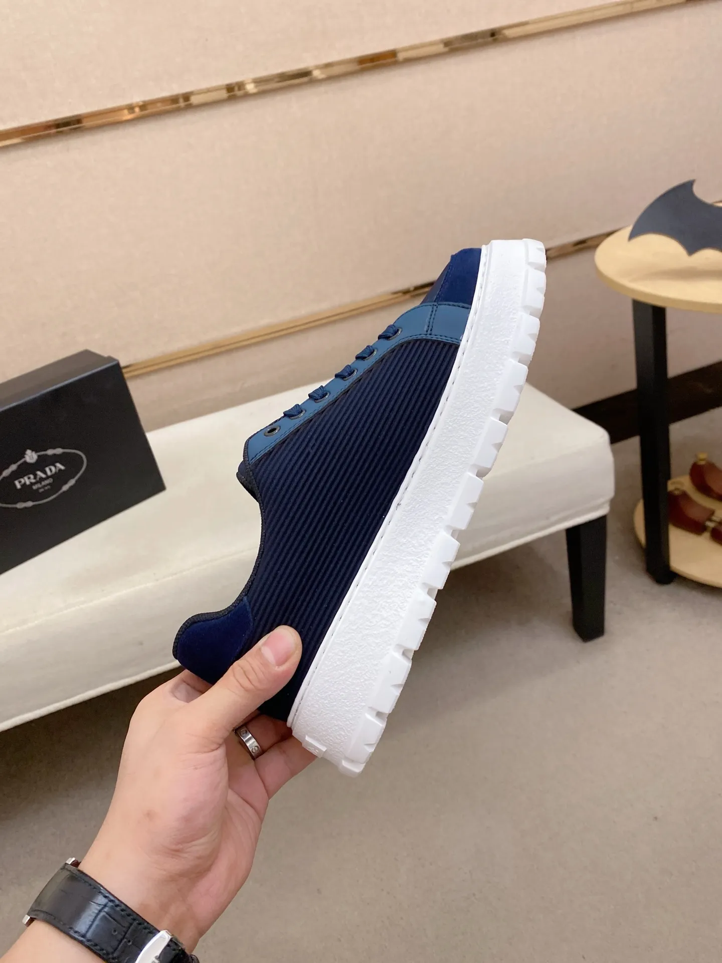 Men's men's shoes💰: 440💰[Prada～Prada] Trendy new styles are on the market. Same style as the official website. Counter quality. Original version. [Strong] [Strong] Imported selected first-layer cowhide. Comfortable and breathable sheepskin lining, fine workmanship, upper layer made of 100% pure cowhide, original last shape, comfortable on the feet, shoe sizes 38 to 44
